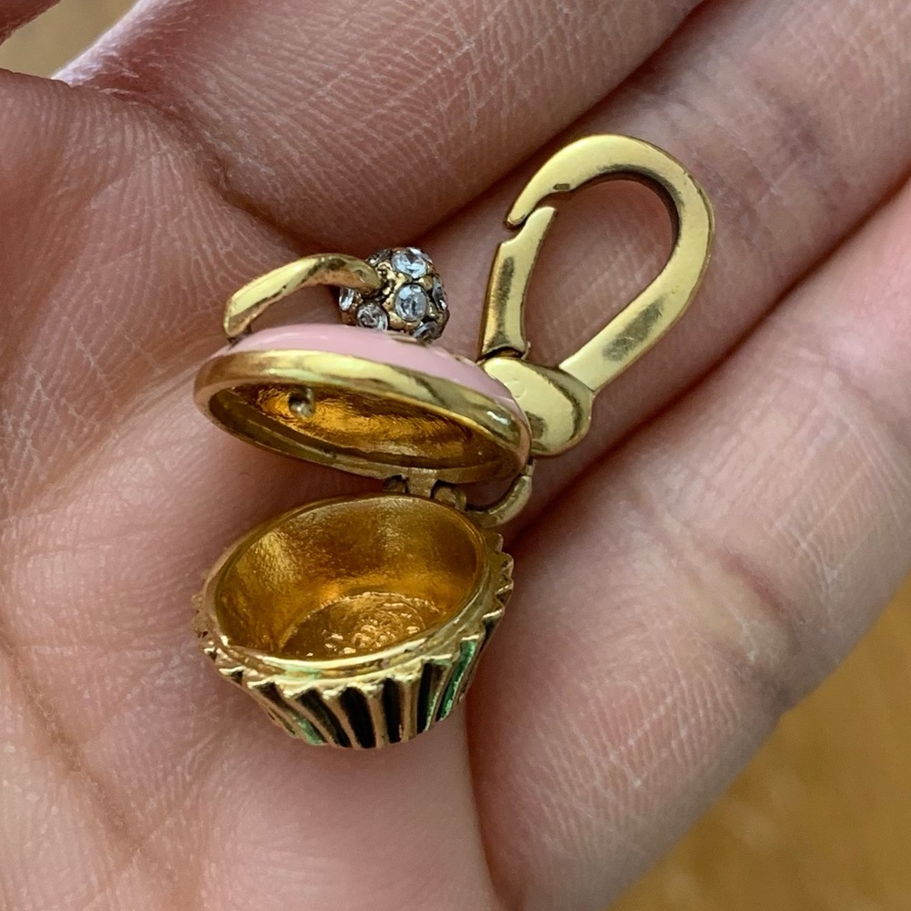 Retired Juicy Couture Bling Open & Close Locket Pink Cupcake Charm Bracelet